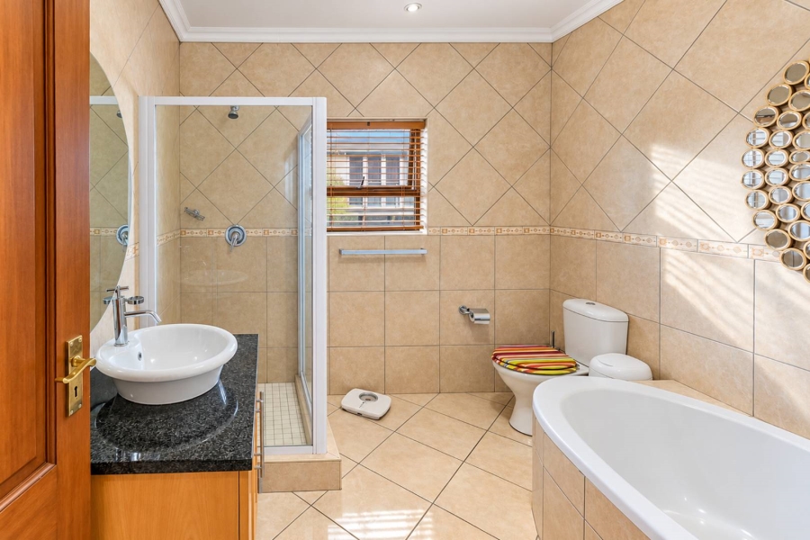 5 Bedroom Property for Sale in Birdwood Estate North West